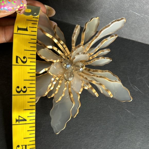 Large Celluloid Flower Statement Brooch - Picture 8 of 15